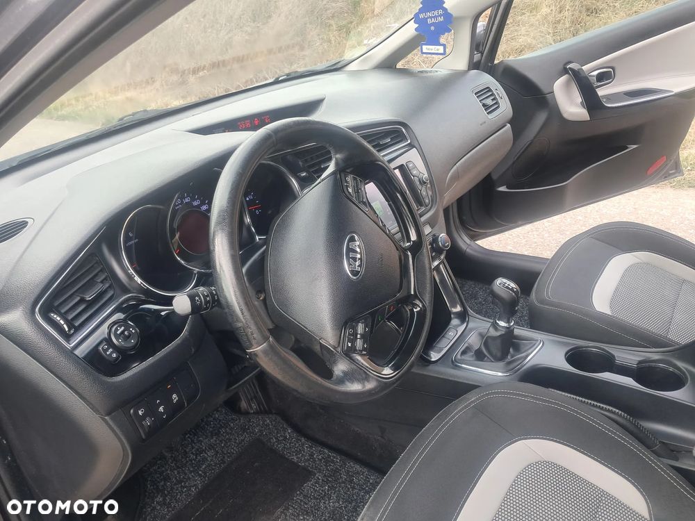 Kia Ceed 1.6 CRDi 136 ISG Dream Team Edition - 10