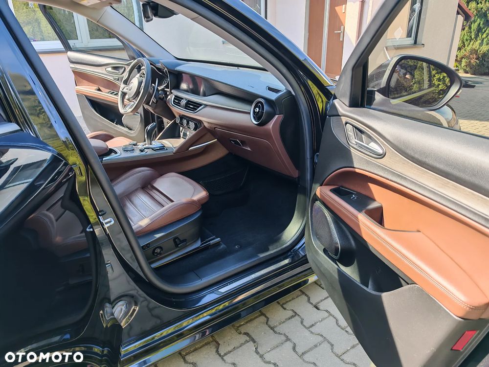 Alfa Romeo Stelvio 2.0 Turbo 16V AT8-Q4 Veloce Ti - 13
