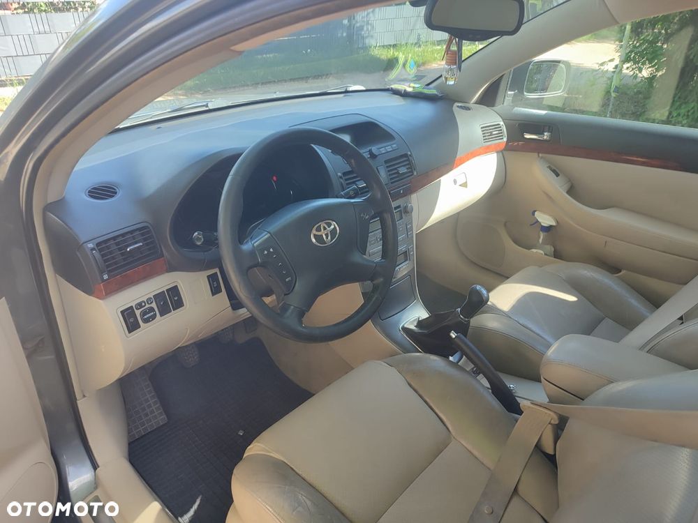 Toyota Avensis 2.0 VVT-i Prestige - 7