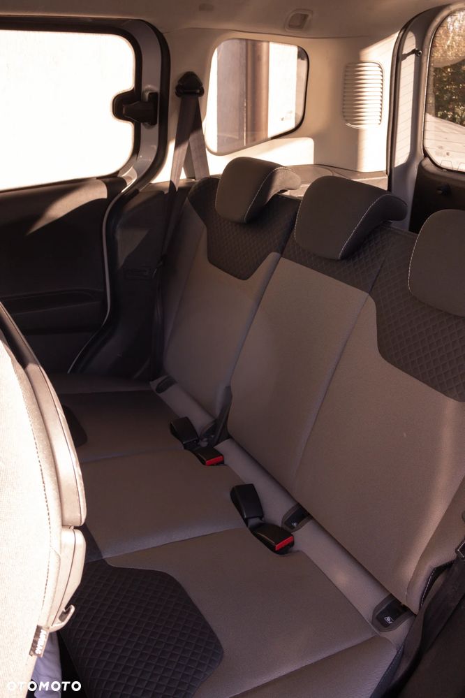 Ford Tourneo Courier - 11