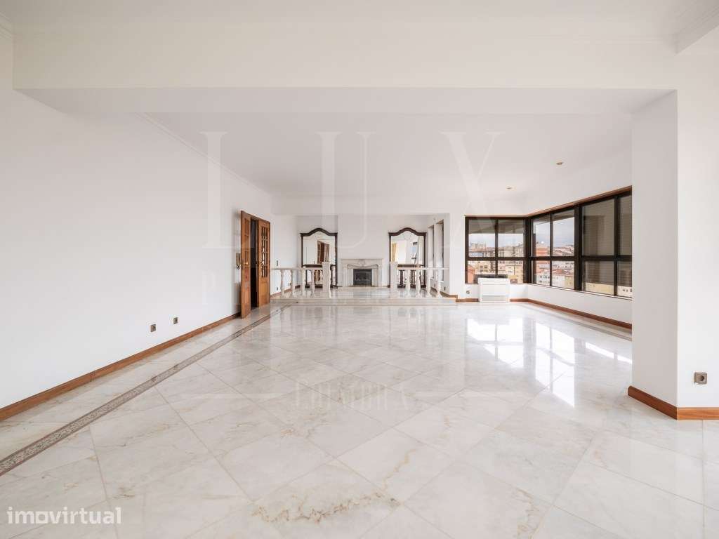 Apartamento T4 Duplex | Rua Padre Manuel da Nóbrega, Coimbra - Grande imagem: 2/53