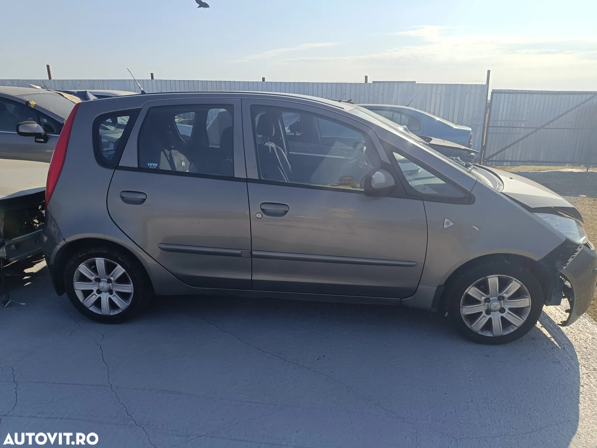 Dezmembrez Mitsubishi colt 1.3b fabr 2007 - 7