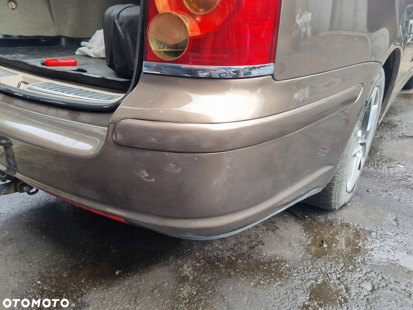 TOYOTA AVENSIS II T25 03-06 2005 r. KOMBI 4Q9 ZDERZAK TYŁ TYLNY - 6