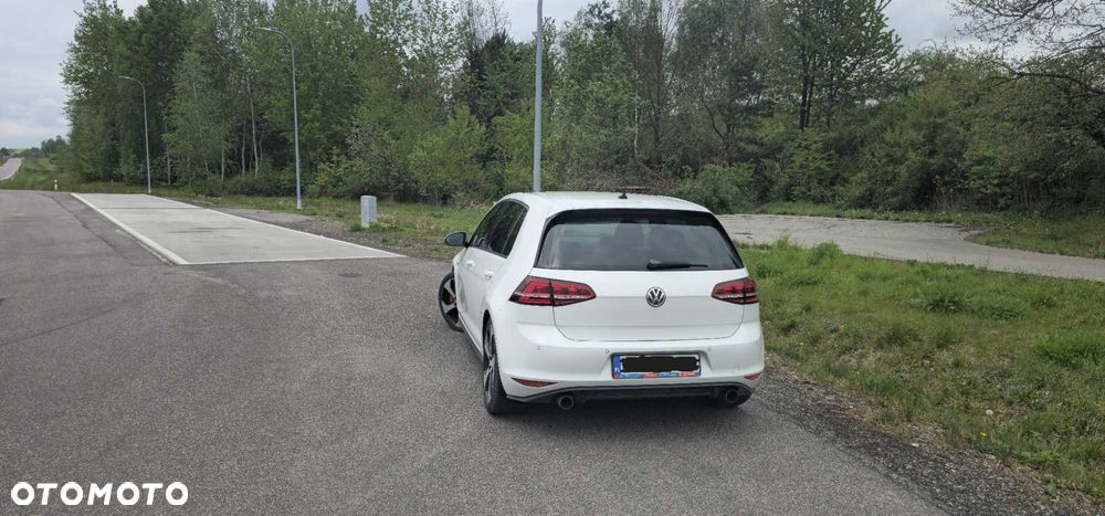 Volkswagen Golf - 2