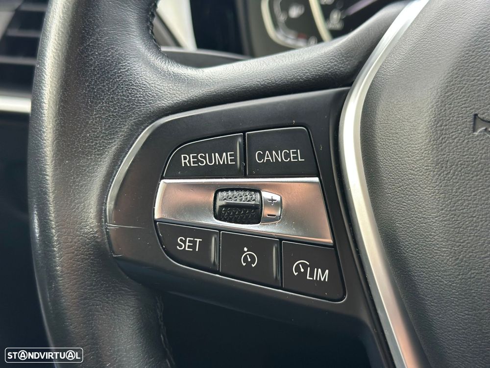 BMW 330 e Line Luxury Auto - 30