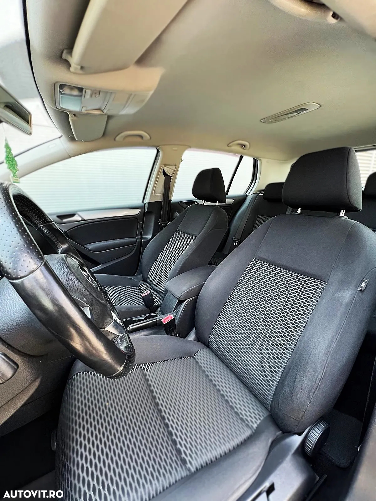 Volkswagen Golf 2.0 TDI Comfortline DSG - 13