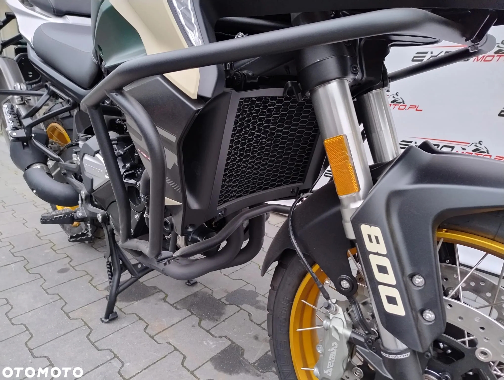 QJMOTOR SRT 800SX - 18