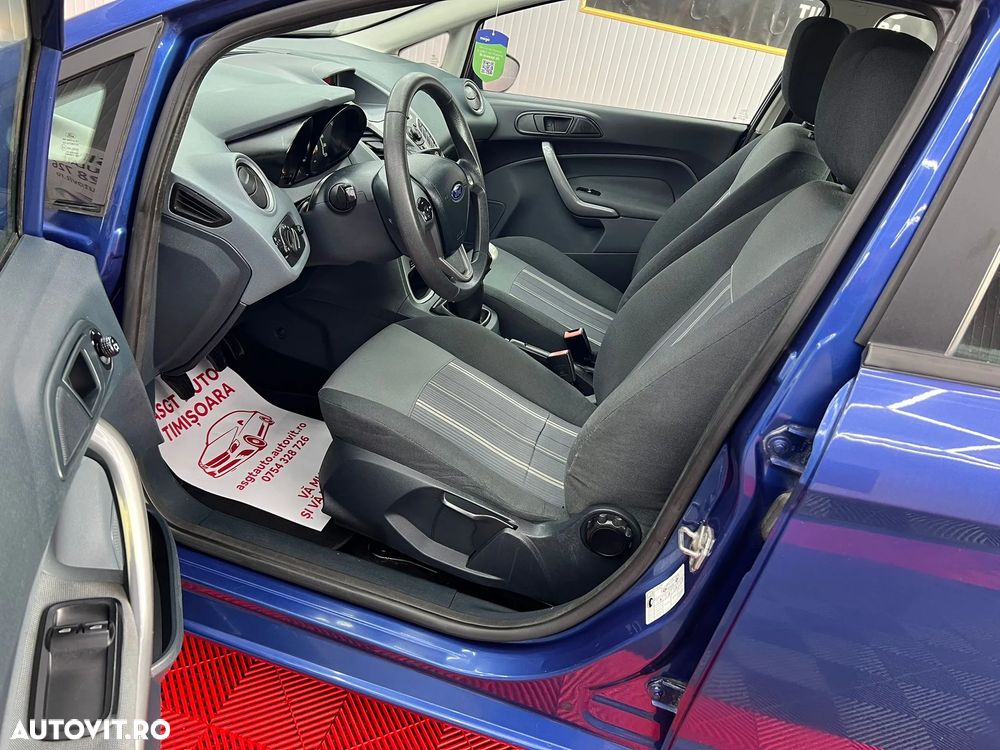 Ford Fiesta - 12