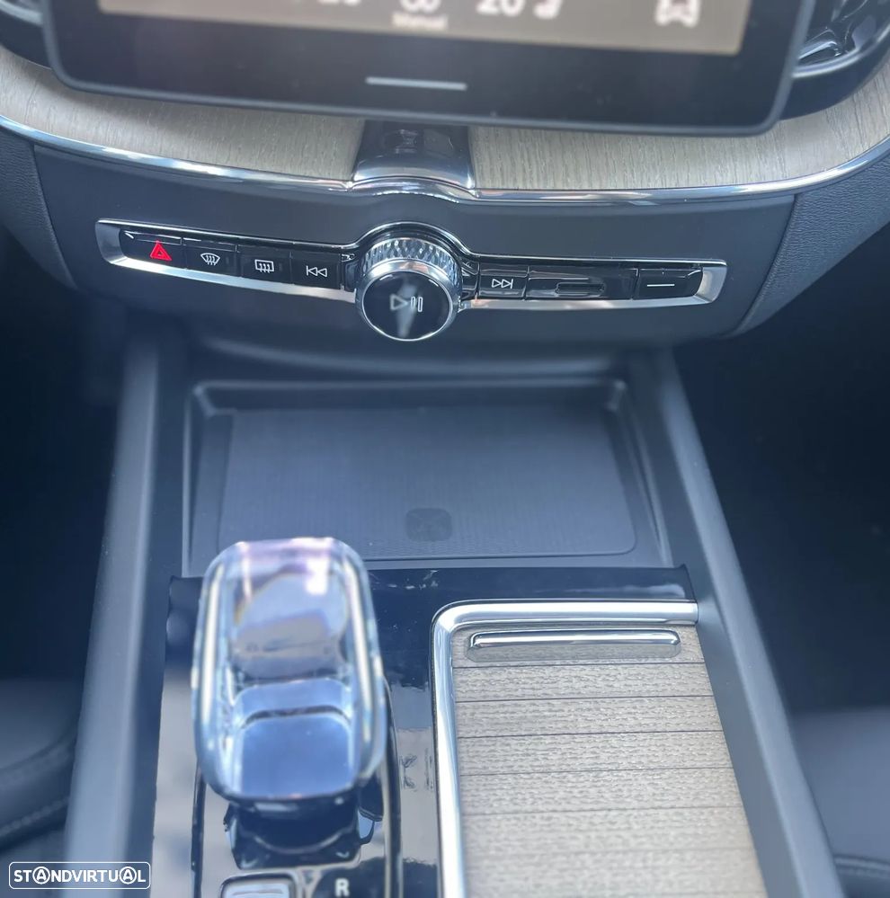 Volvo XC 60 2.0 T6 PHEV Plus Dark AWD - 22