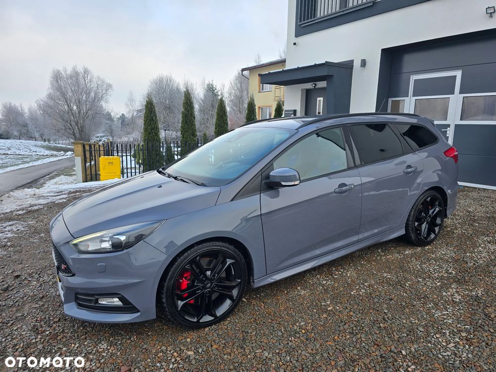 Ford Focus 2.0 EcoBoost ST mit Leder-Sport-Paket - 1