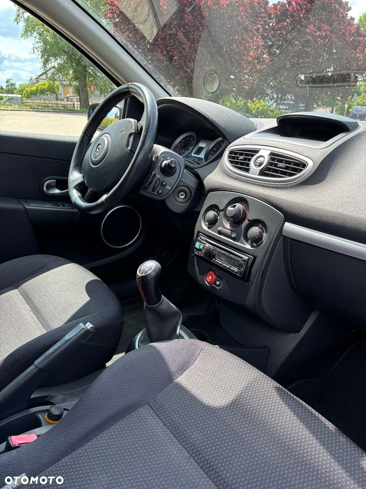 Renault Clio 1.6 16V Expression - 8