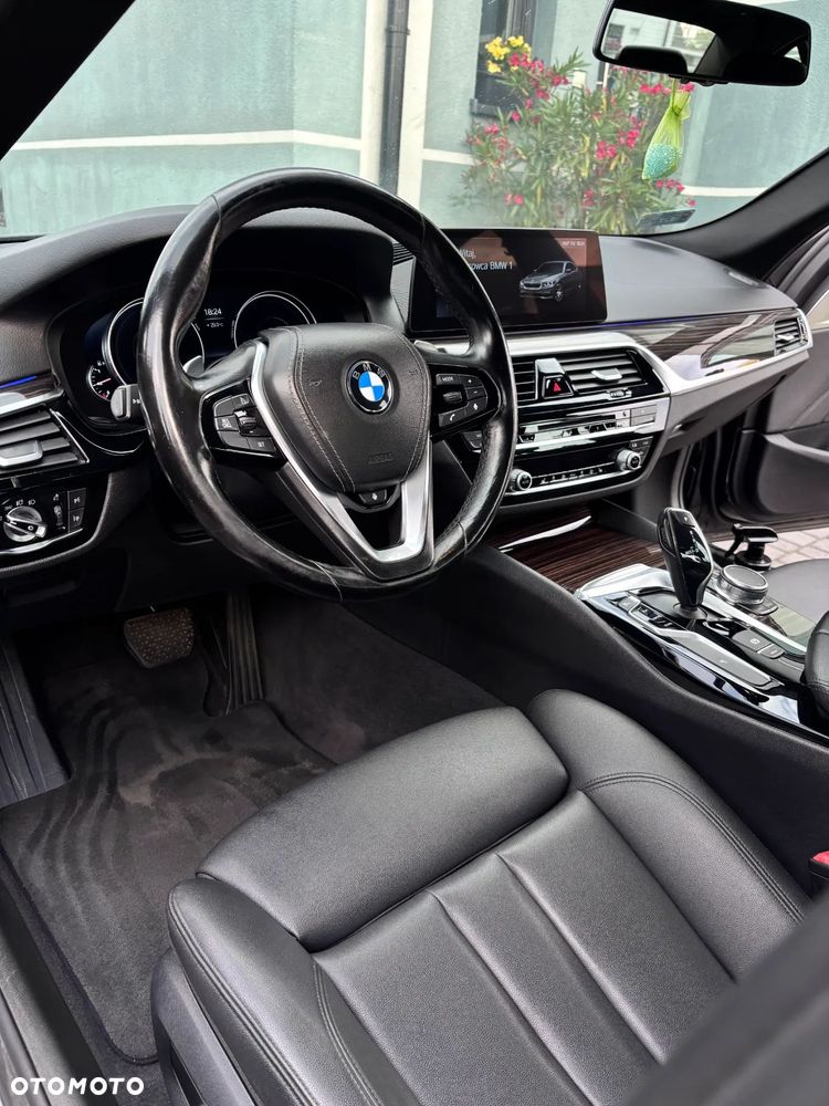 BMW Seria 5 530i xDrive Sport Line - 9