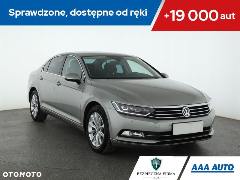 Volkswagen Passat - 1