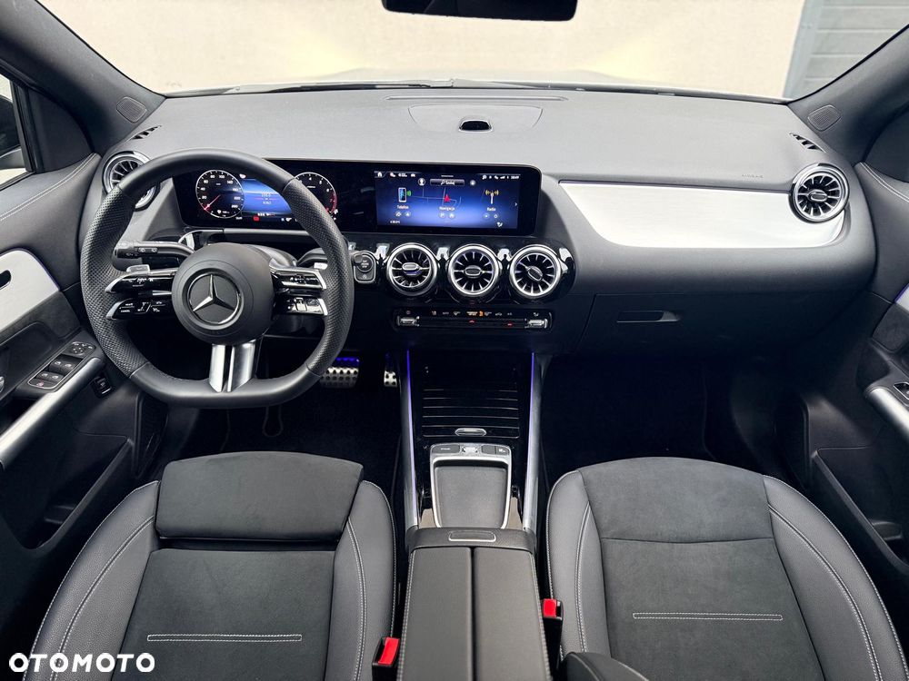 Mercedes-Benz GLA - 27