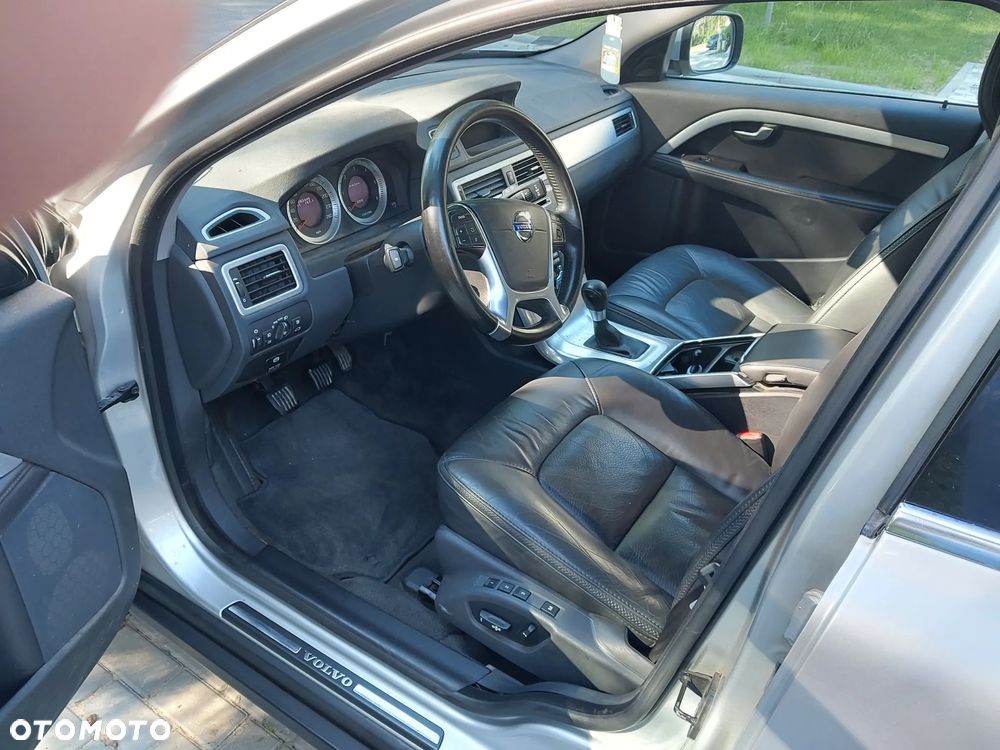 Volvo XC 70 D5 AWD Momentum - 9