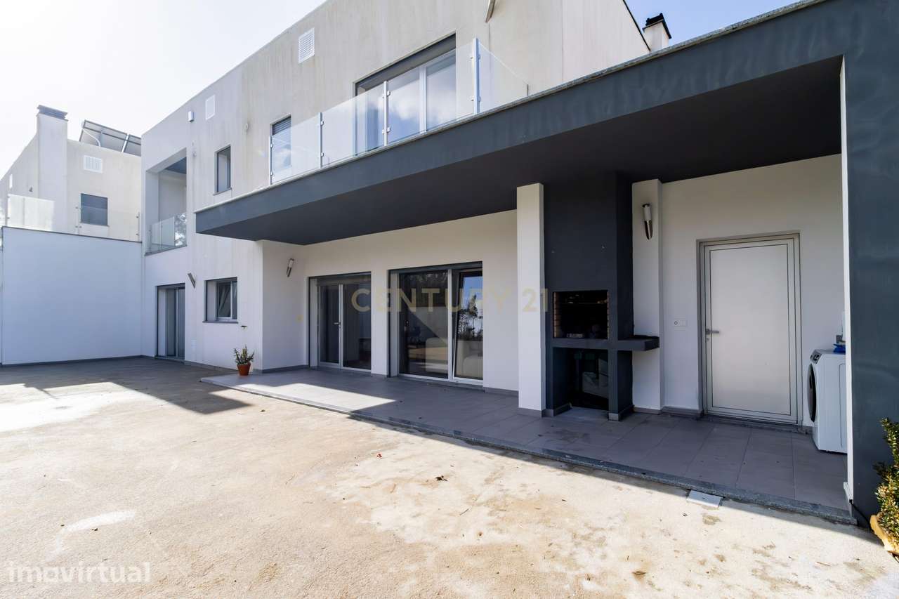 Moradia T4 Semi-Nova na Ortigosa, Leiria - Grande imagem: 4/37