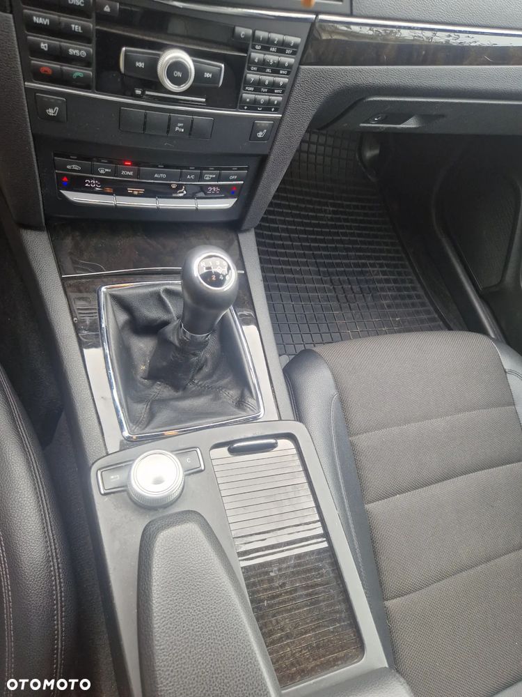 Mercedes-Benz Klasa E 250 CDI DPF Coupe BlueEFFICIENCY Avantgarde - 13
