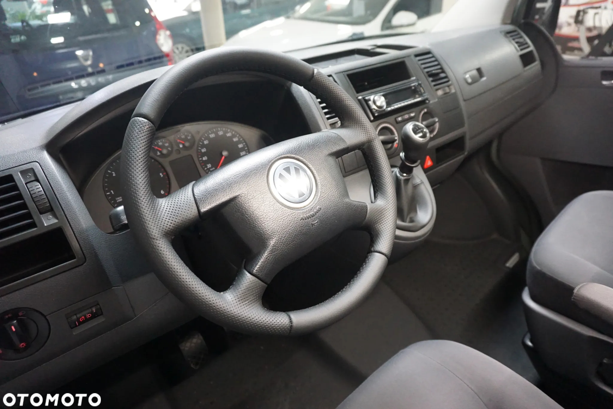 Volkswagen Caravelle - 17