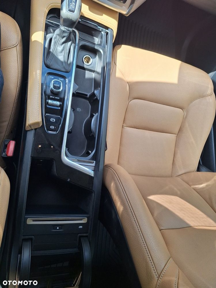 Volvo XC 90 D5 AWD Momentum 7os - 17