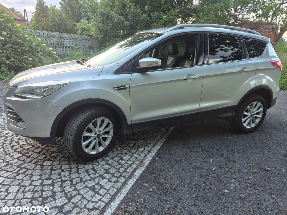 Ford Kuga 2.0 TDCi 2x4 Titanium - 4