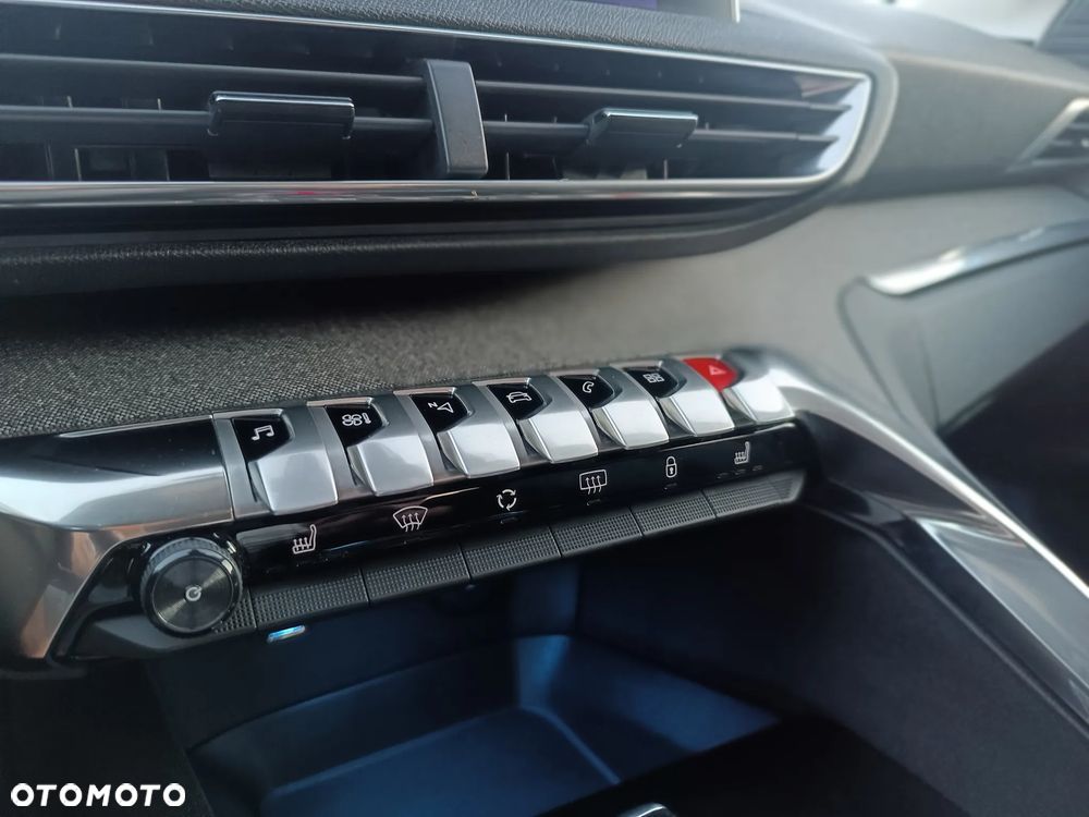 Peugeot 3008 1.6 BlueHDi Allure S&S EAT6 - 28