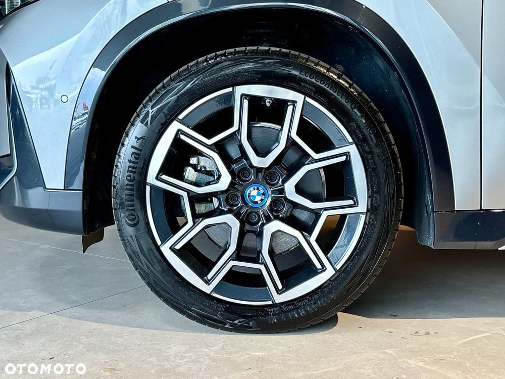 BMW iX1 - 11