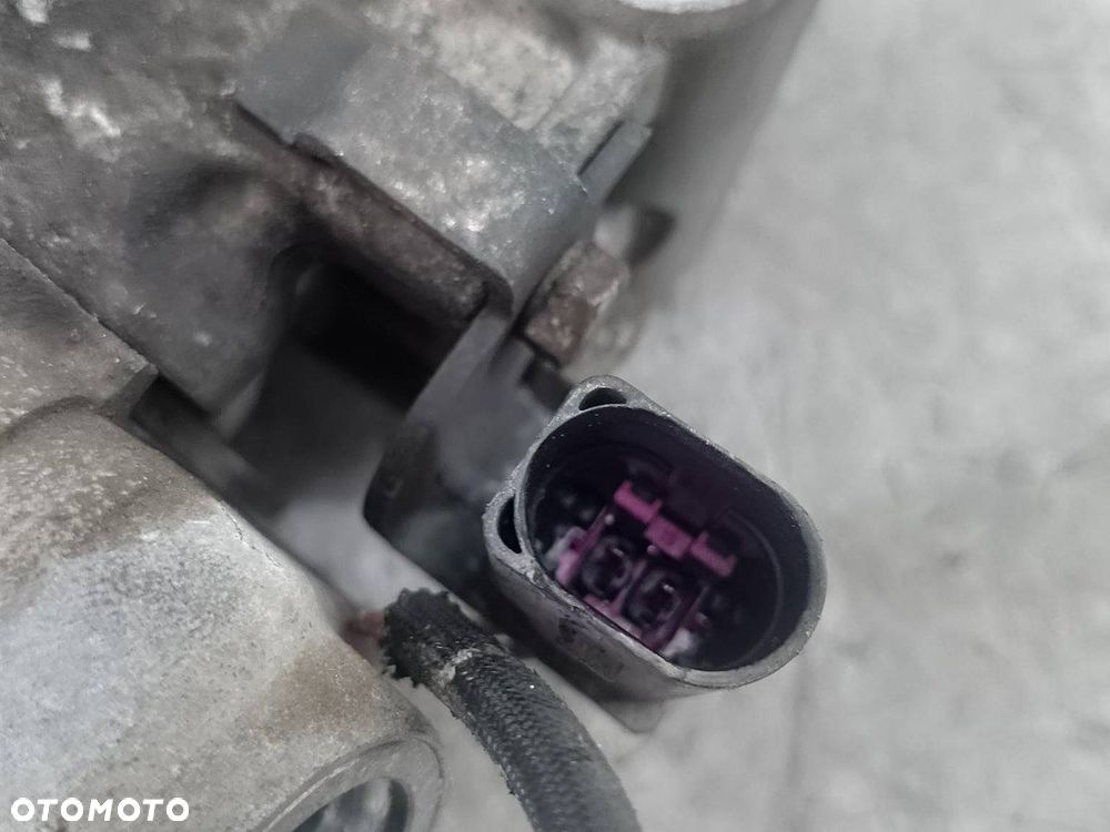 POMPA, SPRĘŻARKA KLIMATYZACJI AUDI A4 B6 2.0 20V - 3