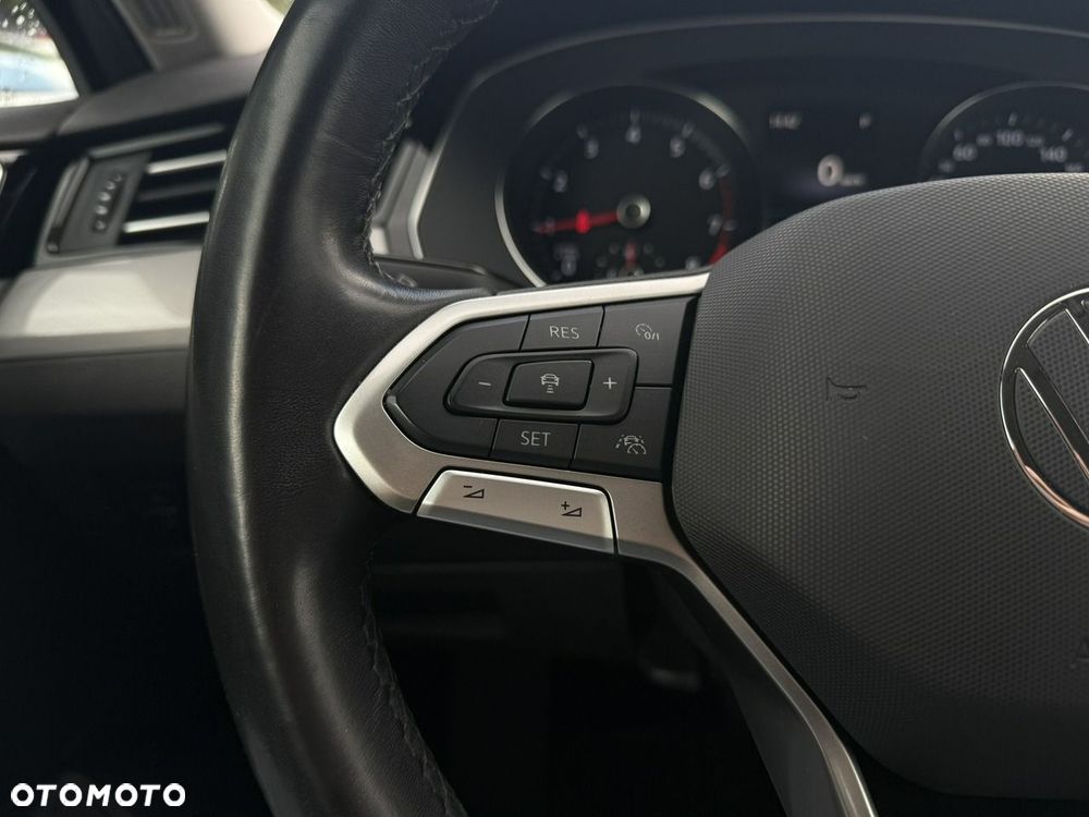 Volkswagen Passat - 19