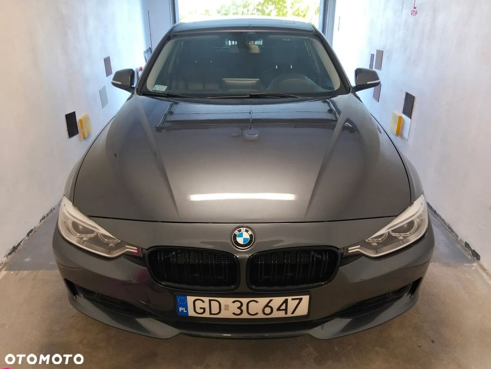 BMW Seria 3 320i Luxury Line - 1