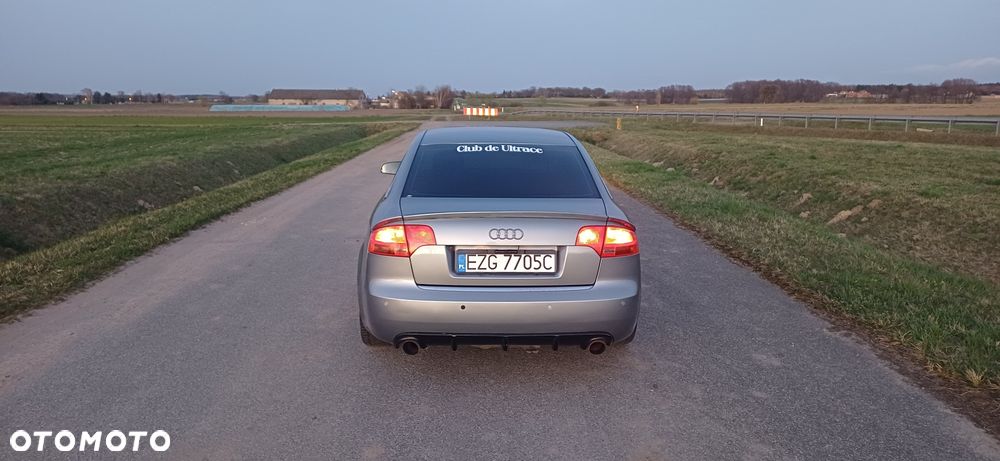 Audi A4 Limousine - 4