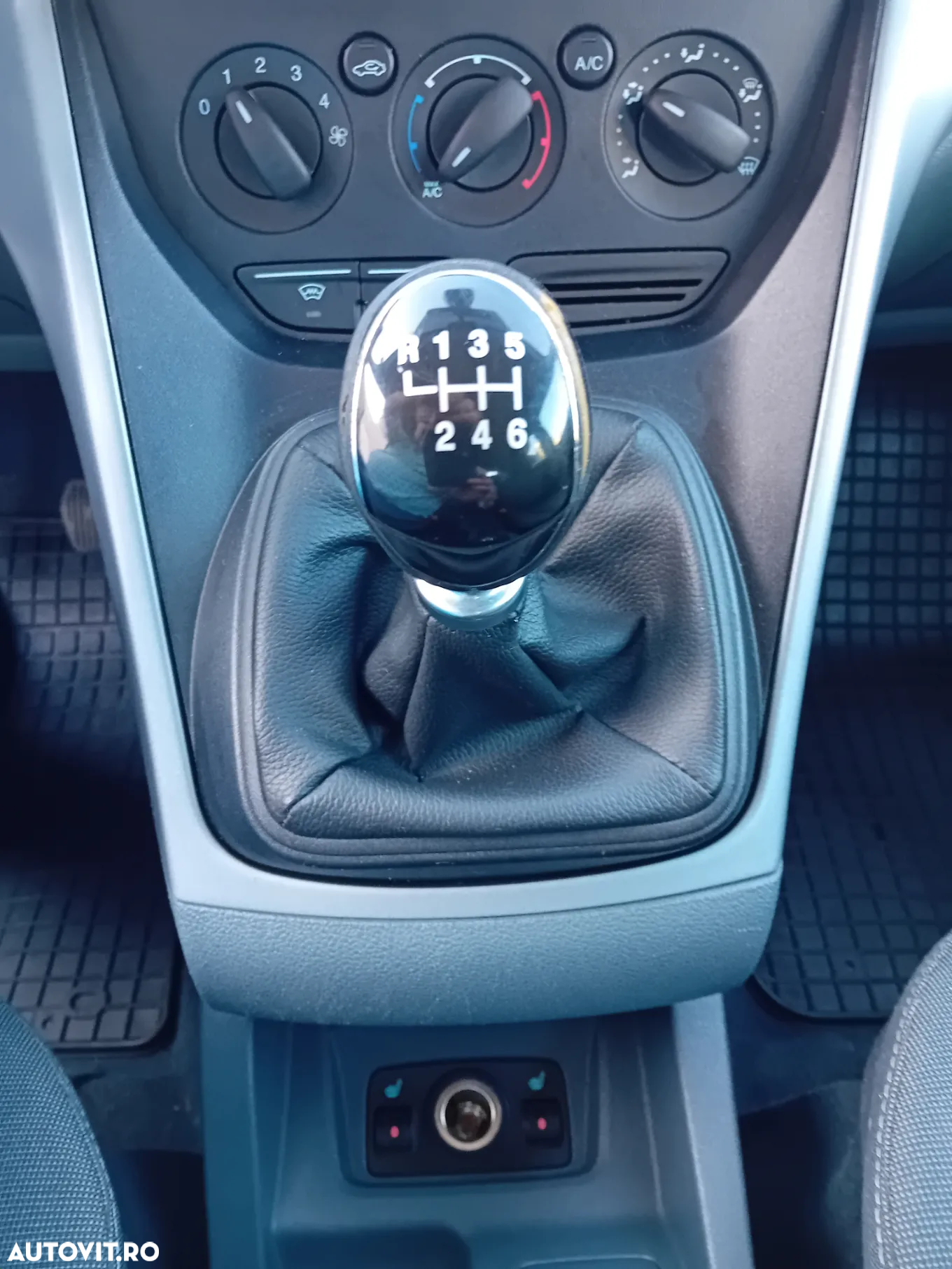 Ford Focus Turnier 1.6 EcoBoost Start-Stopp-System Titanium - 12