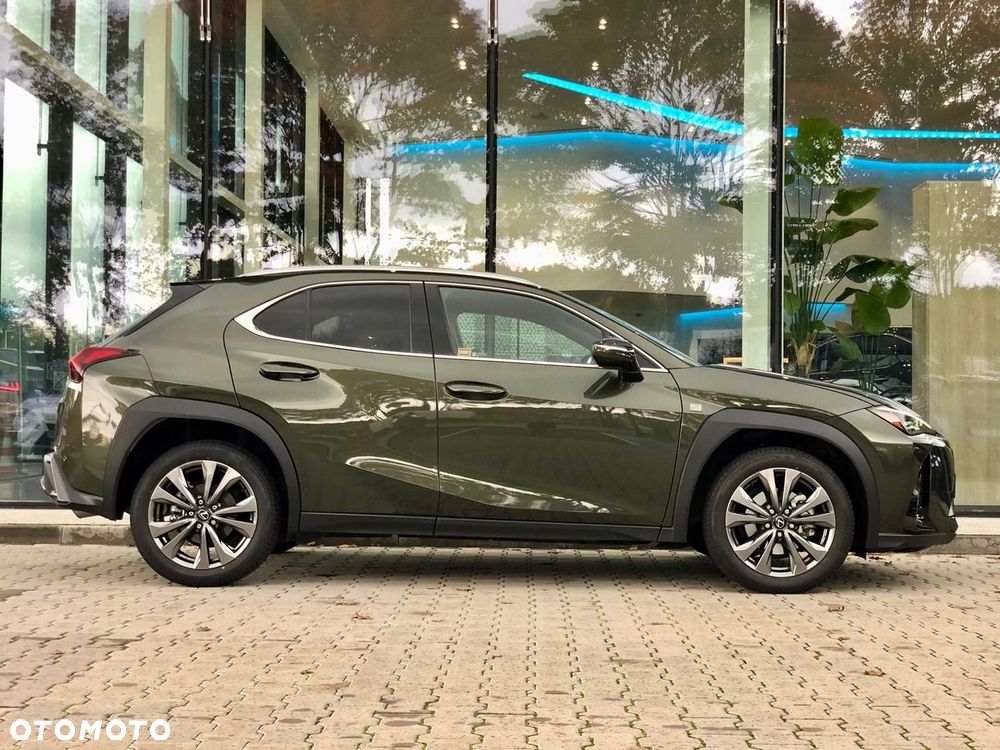 Lexus UX 300h F Sport Design - 4