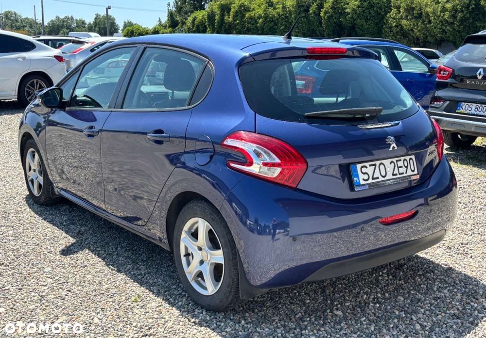 Peugeot 208 - 4