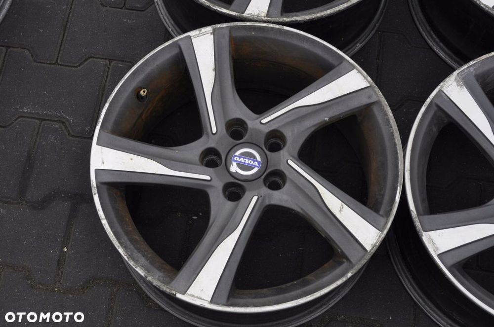 VOLVO R-DESIGN  FELGI ALUMINIOWE - 2
