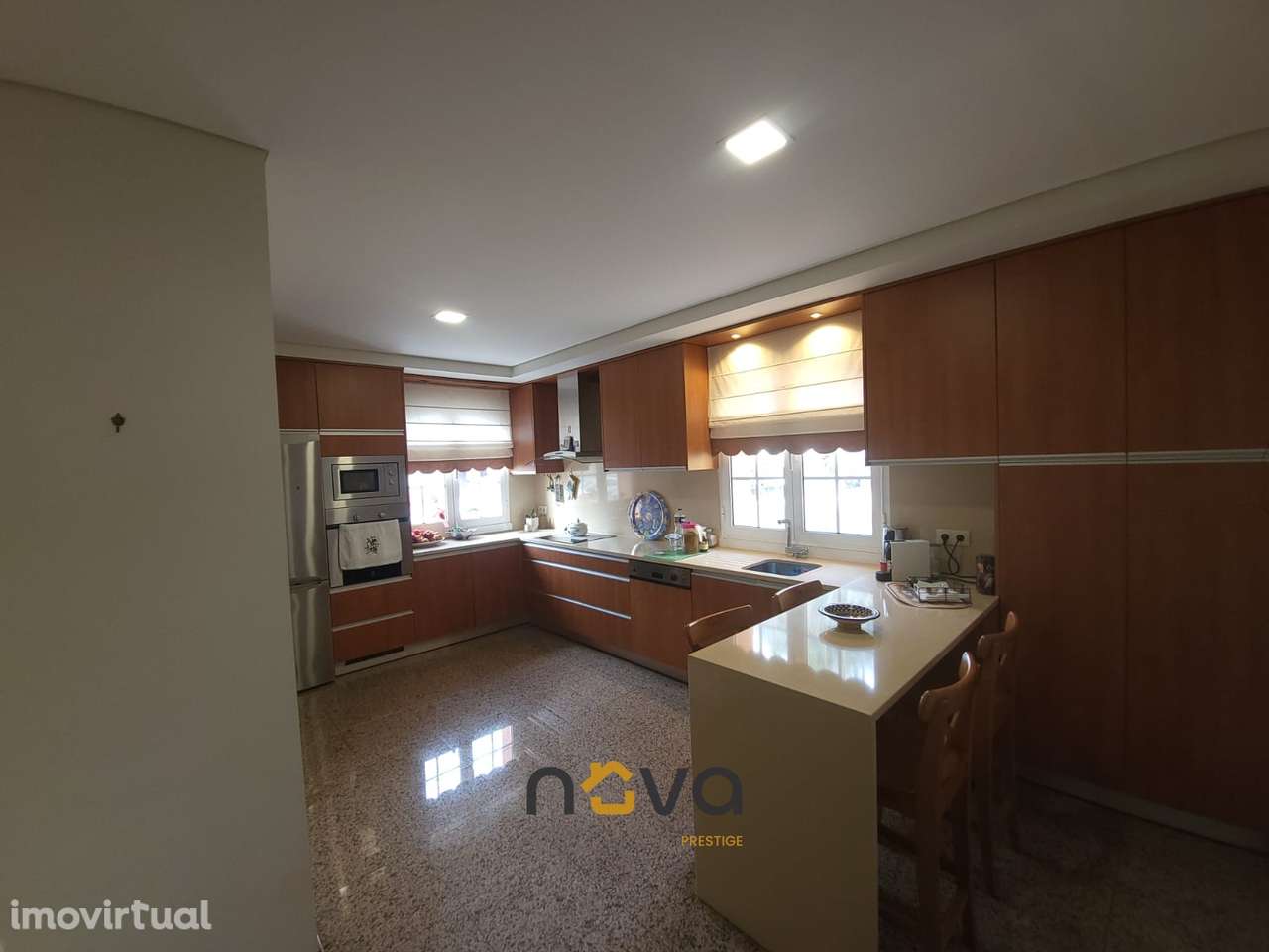 Moradia T4+2 de quatro frentes, próxima da zona balnear - Grande imagem: 2/43