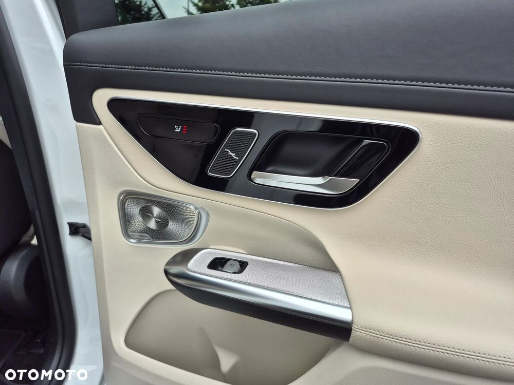 Mercedes-Benz GLC 300 4Matic 9G-TRONIC Edition Avantgarde - 33