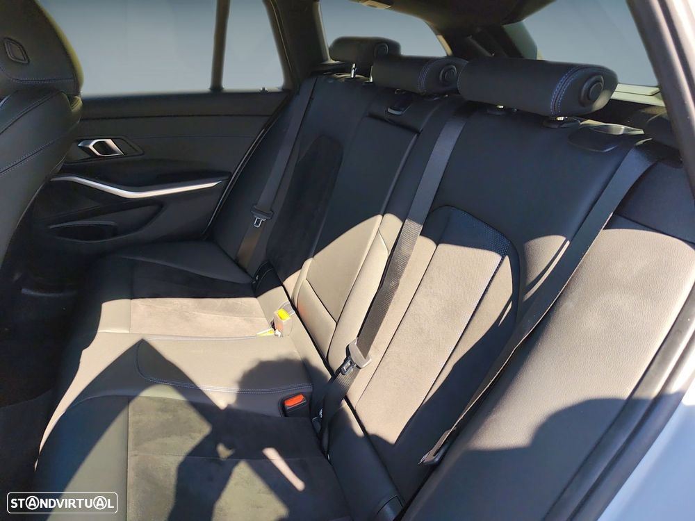 BMW 320 d Touring Pack Desportivo M Auto - 14