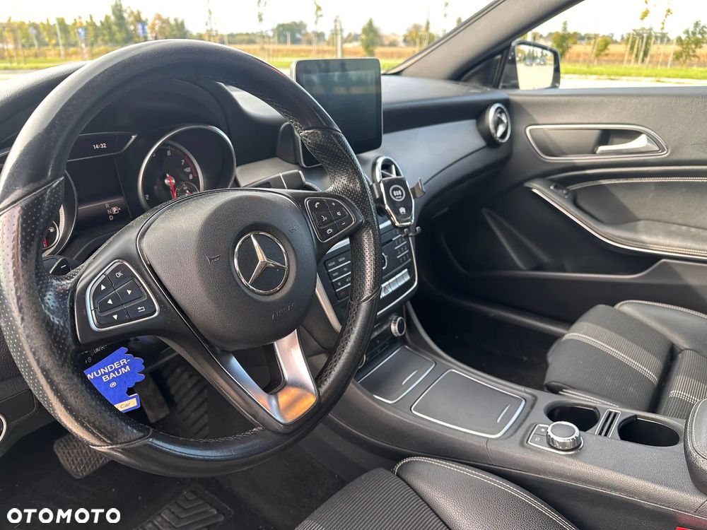 Mercedes-Benz CLA 180 7G-DCT - 6