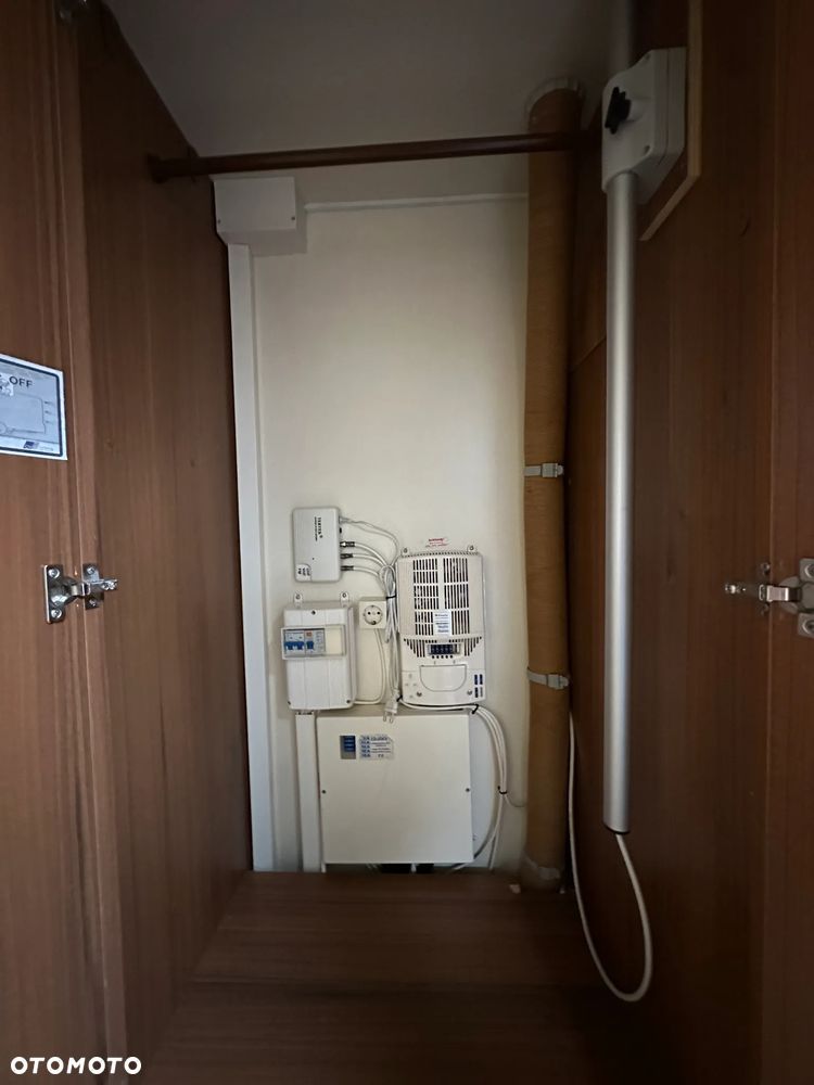 Hobby 560 CFE PREMIUM z napędem i pompowanym przedsionkiem. - 28
