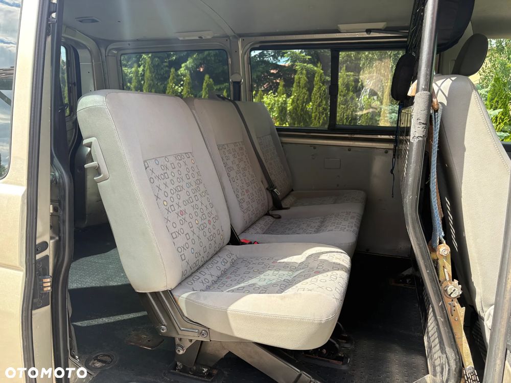 Volkswagen Transporter Shuttle L1 - 16