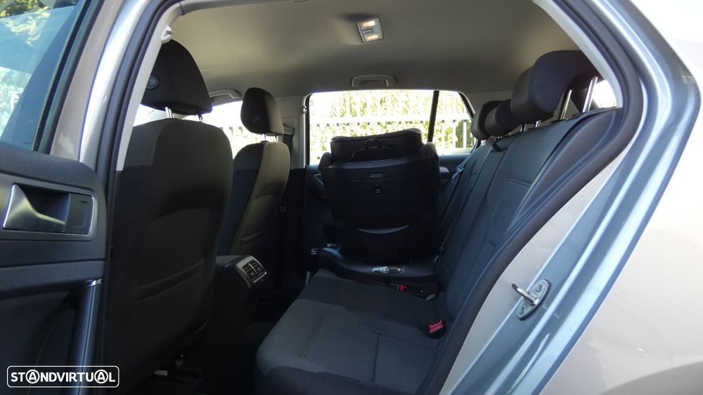 VW Golf 1.6 TDi Trendline BlueMotion - 5