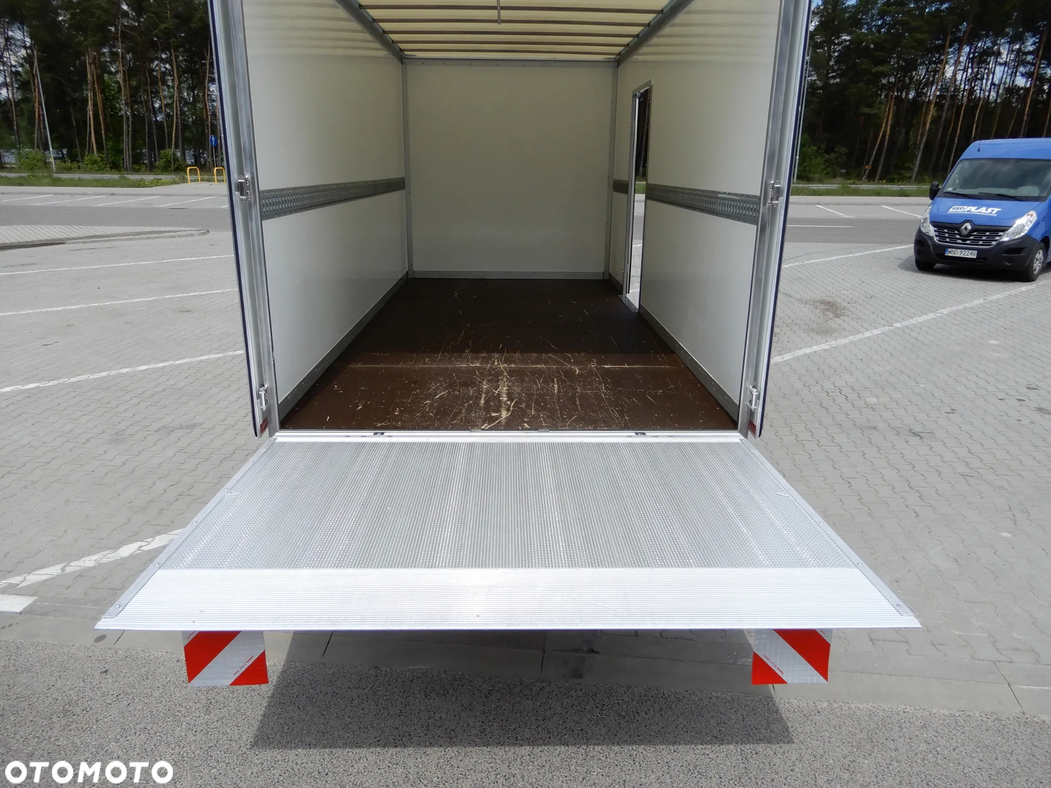Iveco DAILY 50C18 Hi-Matic Kontener 10 E.Palet 4.91 Cm Boczne Drzwi + Winda Załadowcza DHOLLANDIA 1000 Kg Rozstaw Osi 4350 mm WZMACNIANY Tempomat Aktywny Full LED 16 Tys Km GWARANCJA FABRYCZNA Stan FABRYCZNIE NOWY DOSTĘPNY OKAZJA - 24