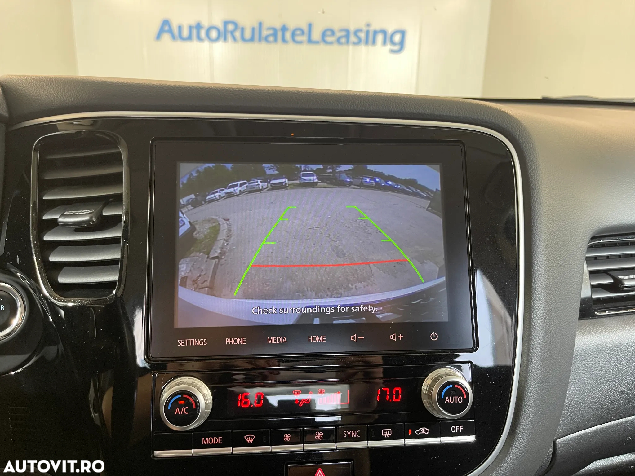 Mitsubishi Outlander 2.4 4WD Plug-In Hybrid - 12