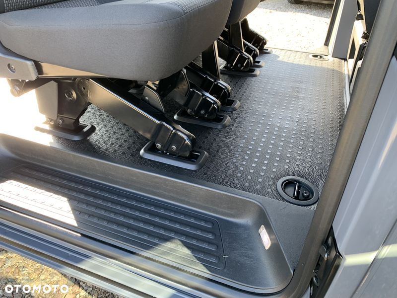 Volkswagen TRANSPORTER T6 TRWAŁY TDI SILNIK DNA 2.0TDI MOC 150KM DSG 7 MOCNA SKRZYNIA DQ-500 AUTOMAT, ZABUDOWA KOMBI VAN MINIBUS SPECJALNA CARAVELLE Reflektory FULL-LED Przód,  Lampy FULL-LED Tył, Kamera, Radar, Czujniki zmiany pasa, 2x boczne drzwi przesuwne! Aktywny tempomat, Podgrzewane fotele, Dwustrefowa Klimatyzacja i ogrzewanie! Fabryczne oryginał WEBASTO 5kW THERMO COMFORT SE Szybkie nagrzewanie silnika zimą! Ilość miejsc 9 osobowy - 27