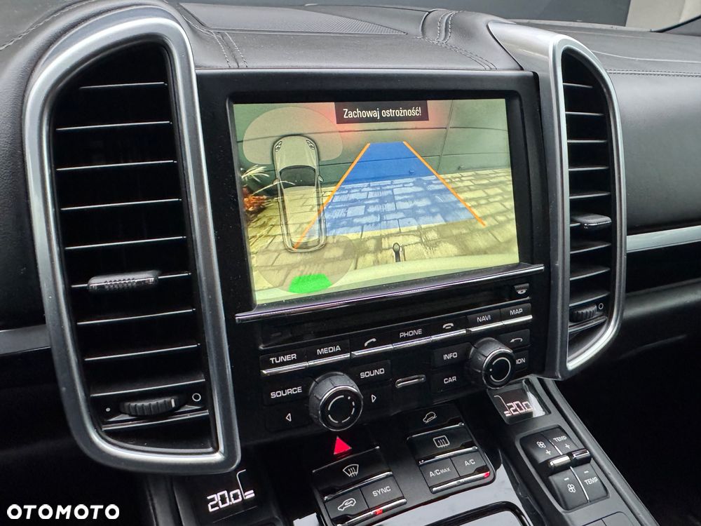 Porsche Cayenne - 23