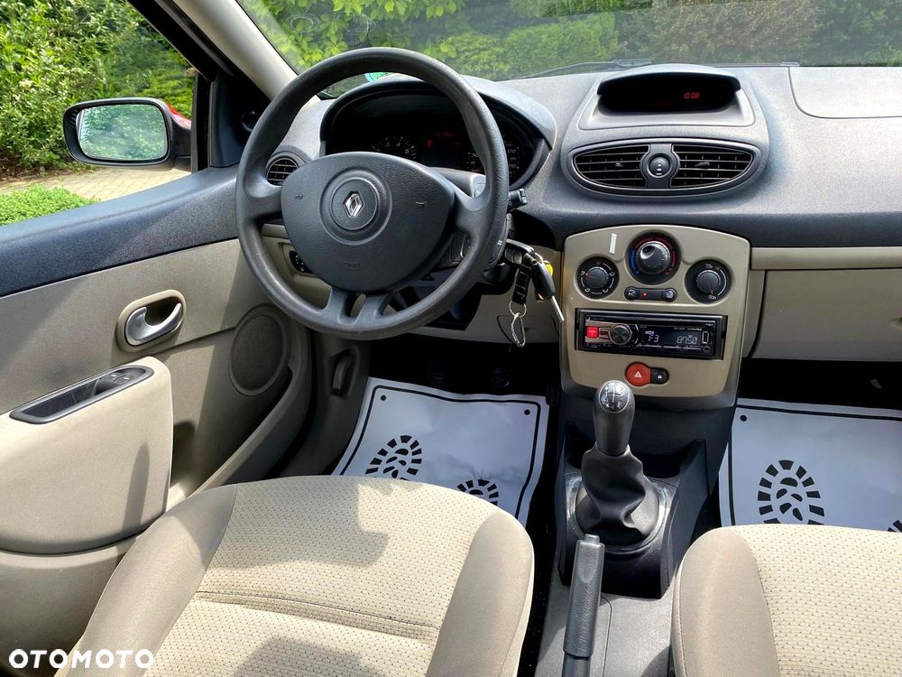 Renault Clio - 32