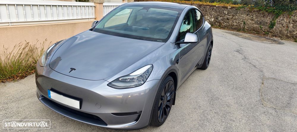Tesla Model Y Performance Tração Integral - 23