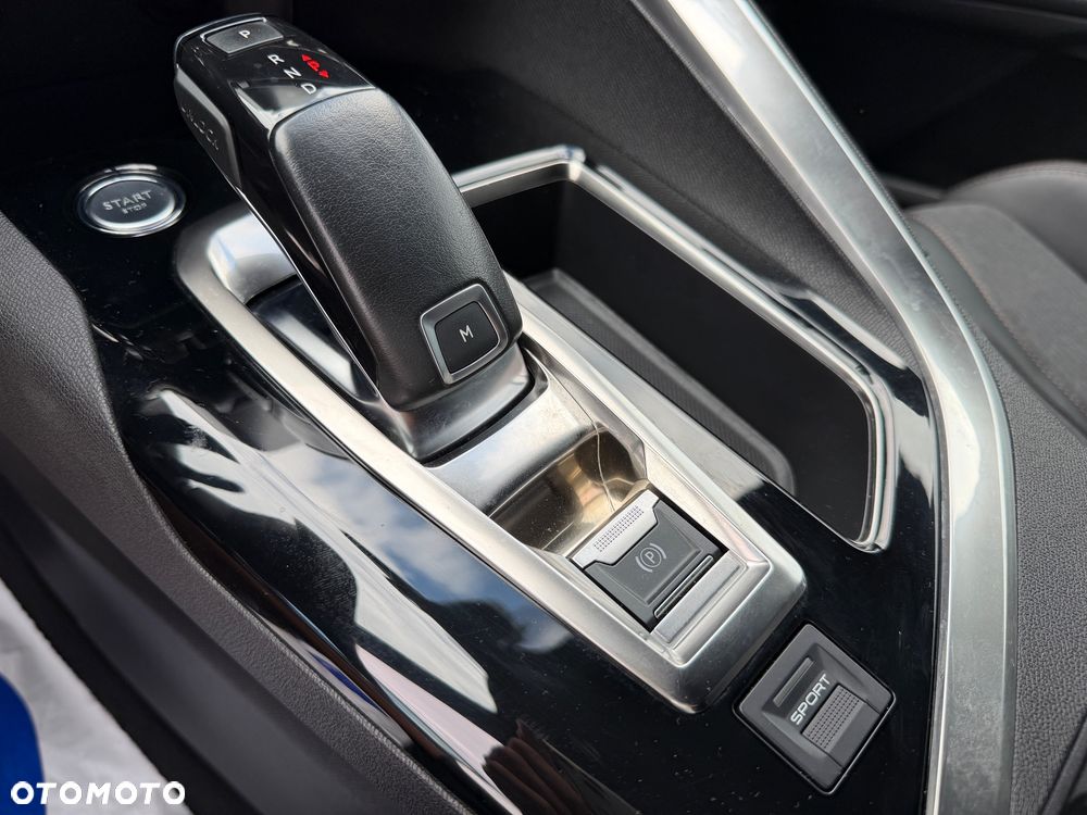Peugeot 5008 THP 165 EAT6 Allure - 22