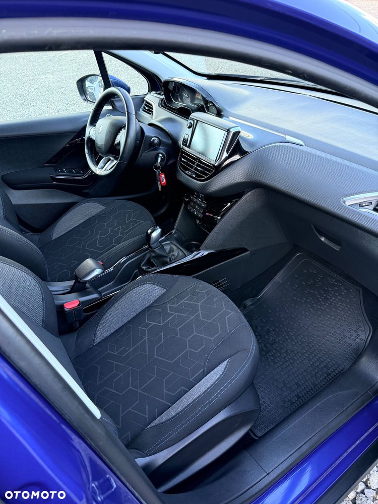 Peugeot 2008 BlueHDi 100 STOP & START Signature - 6