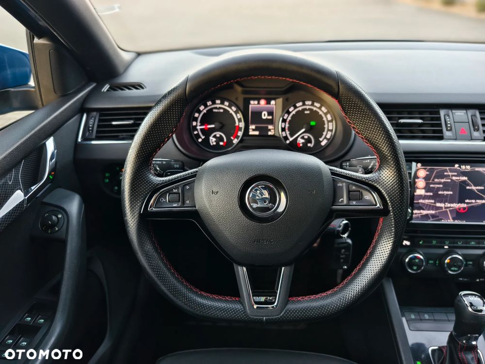 Skoda Octavia 2.0 TDI DSG RS - 11
